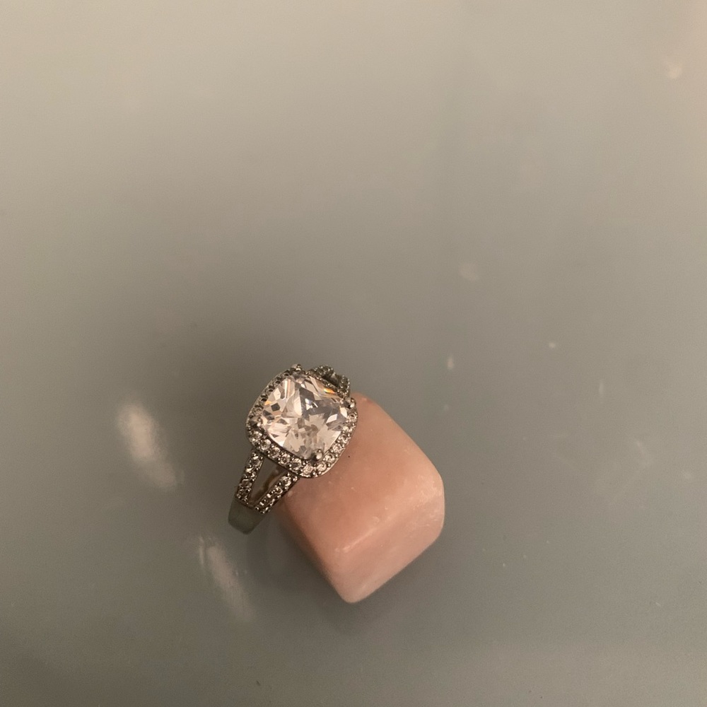 Ring - Picture 3 of 4